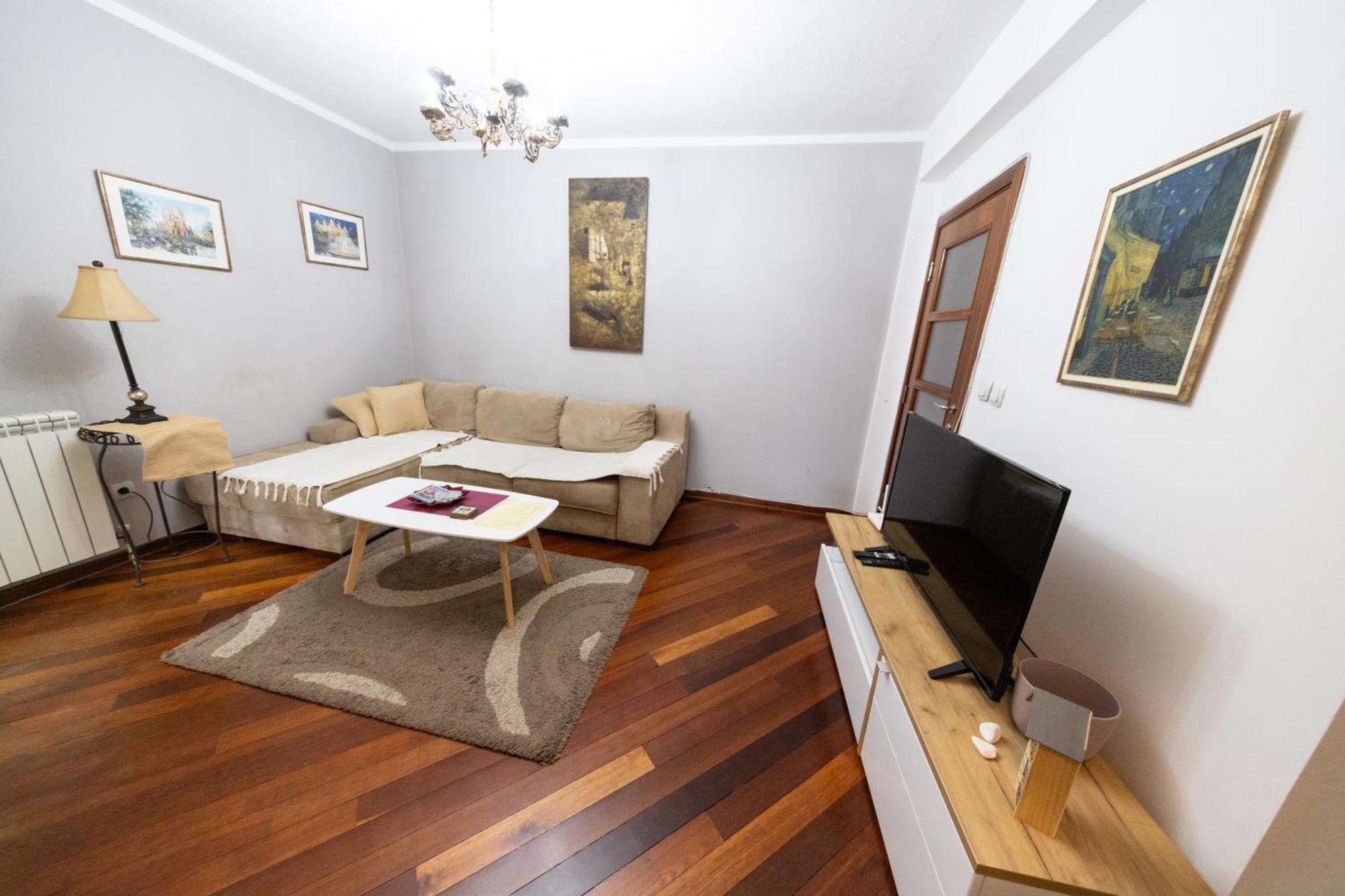 Lux Place Apartments Downtown Kragujevac Exterior photo