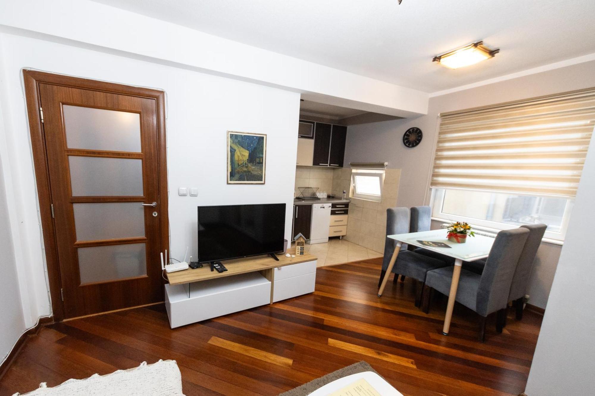 Lux Place Apartments Downtown Kragujevac Exterior photo